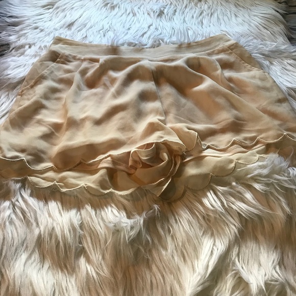 Bella Donna Shorts - Picture 2 of 5